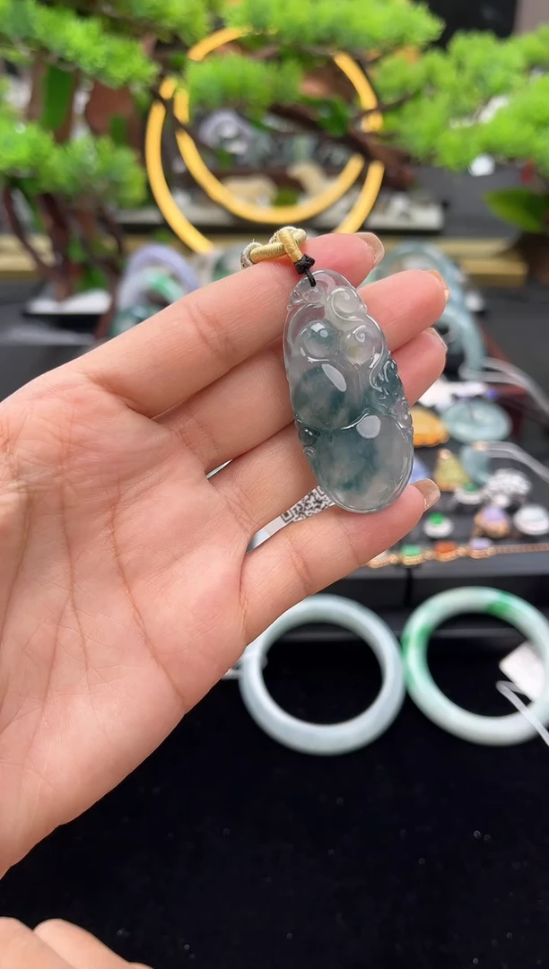 颈饰未镶嵌翡翠吊坠