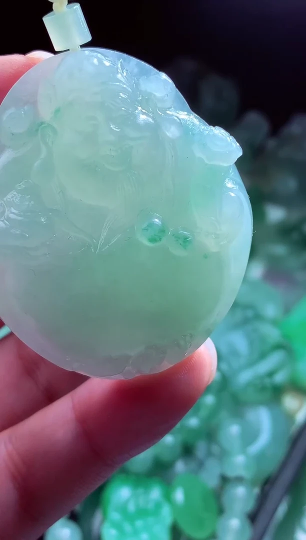 未镶嵌定制翡翠雨***?翡翠毛货定制