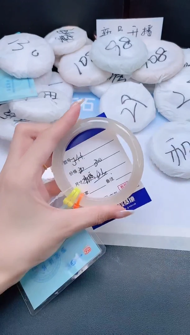 未镶嵌手镯石英质玉25J44-62