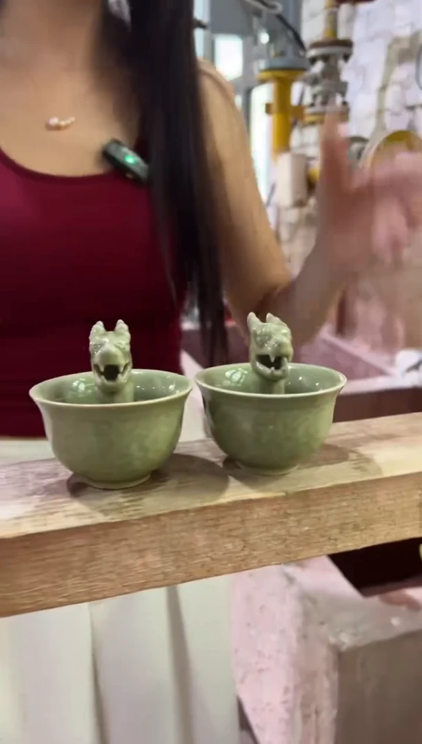 微瑕耀州窑青瓷龙头公平杯一对
