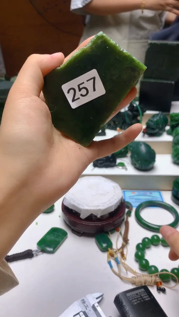 未镶嵌和田玉（碧玉）珠宝半成品0