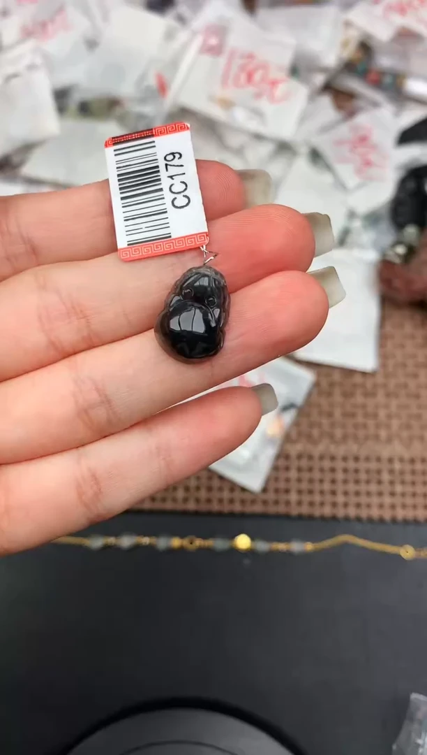 未镶嵌挂件翡翠—