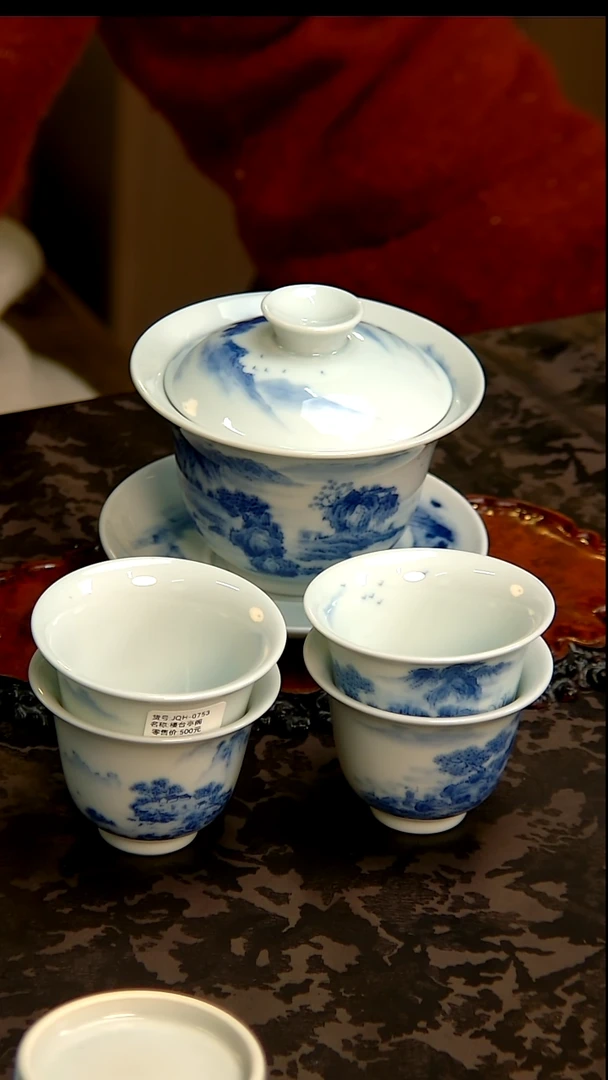 【闪购商品】青花手绘山水套组！
