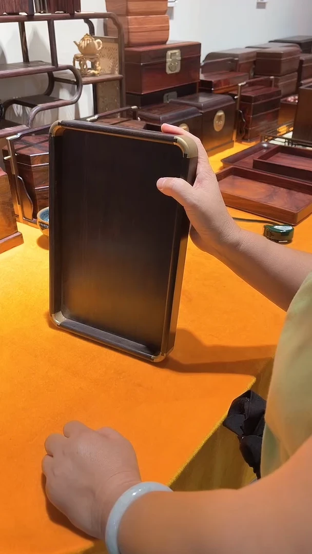 木精品木雕盘精工细作其一