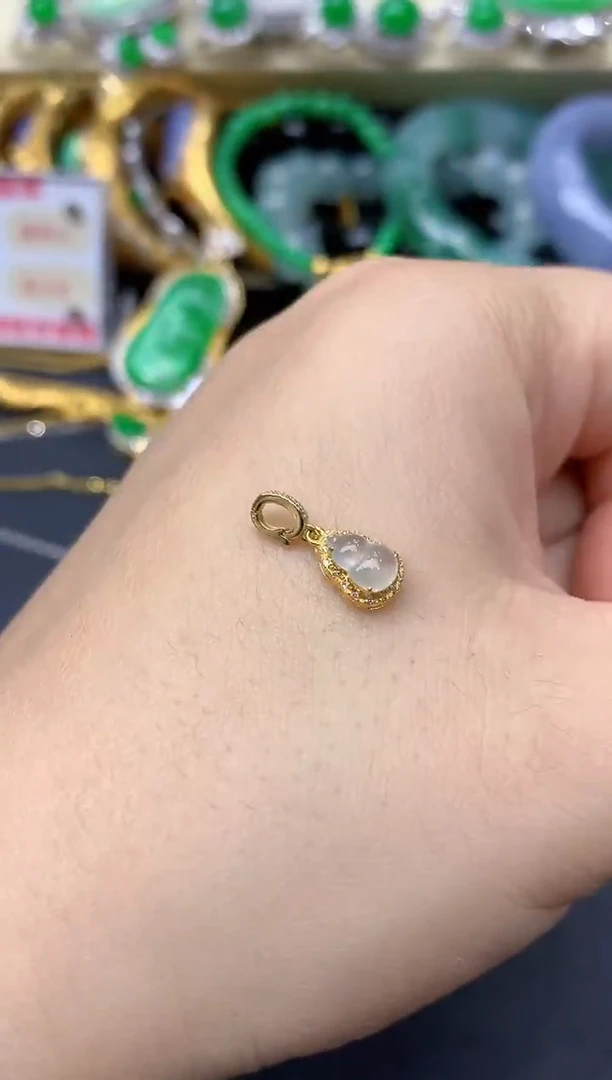 颈饰18K金镶嵌翡翠141 -中国好珍宝