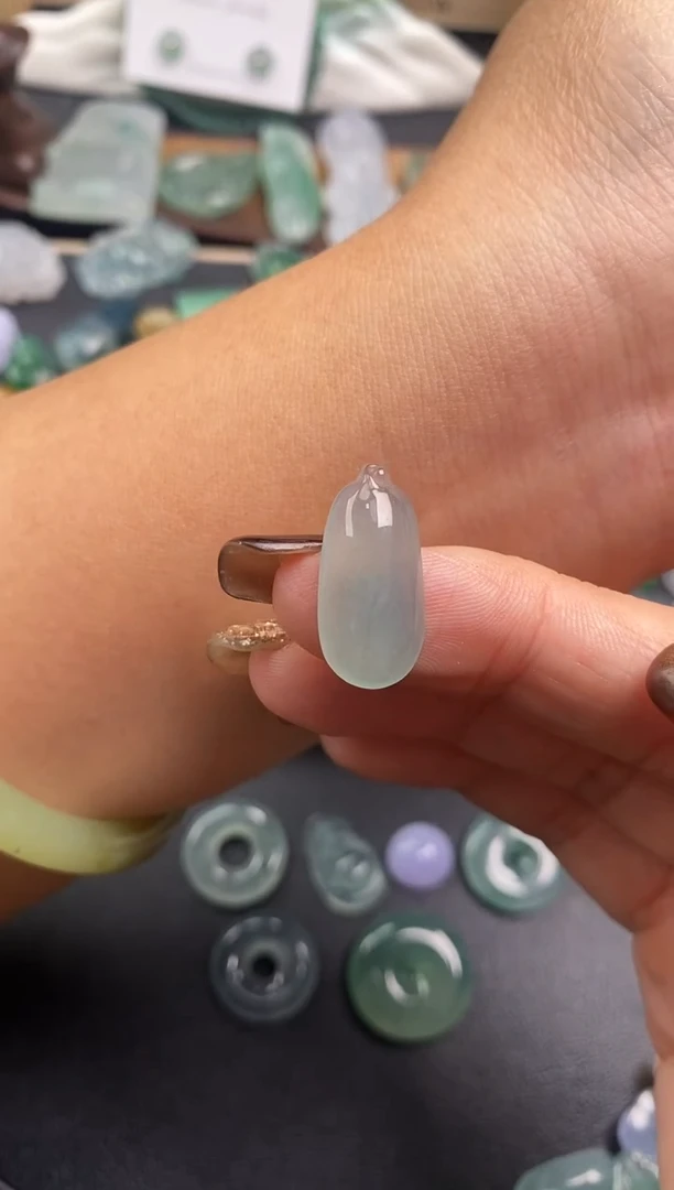 颈饰未镶嵌翡翠福瓜