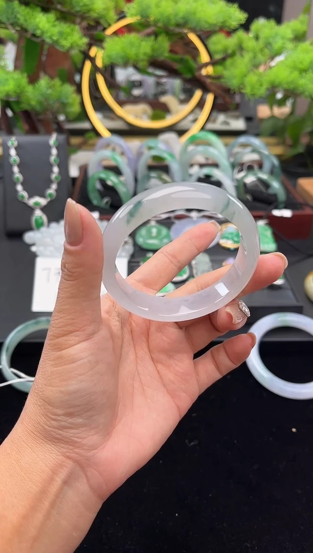未镶嵌手镯翡翠手镯