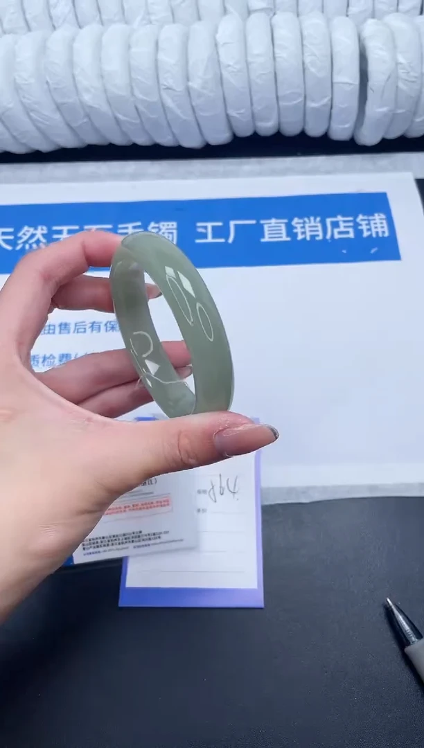 未镶嵌手镯石英质玉147-56DK