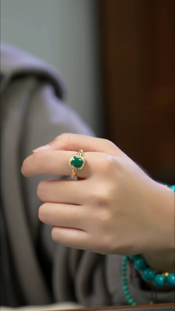 18K金镶嵌绿松石戒指绿松石