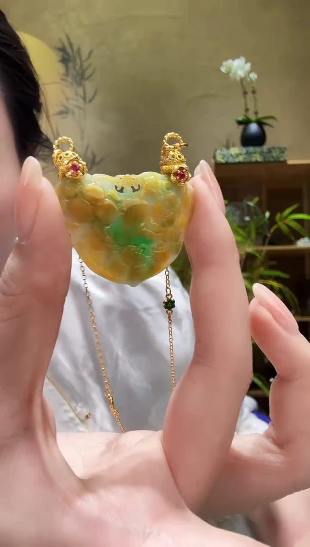 颈饰未镶嵌翡翠吊坠