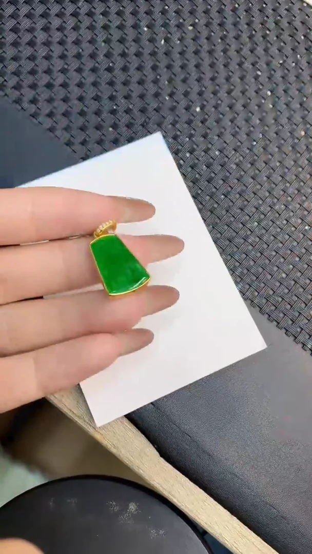 颈饰未镶嵌翡翠1