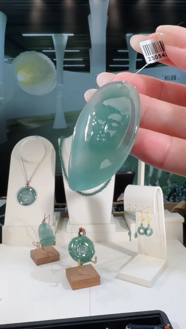 翡翠未镶嵌吊坠(不含链)法相