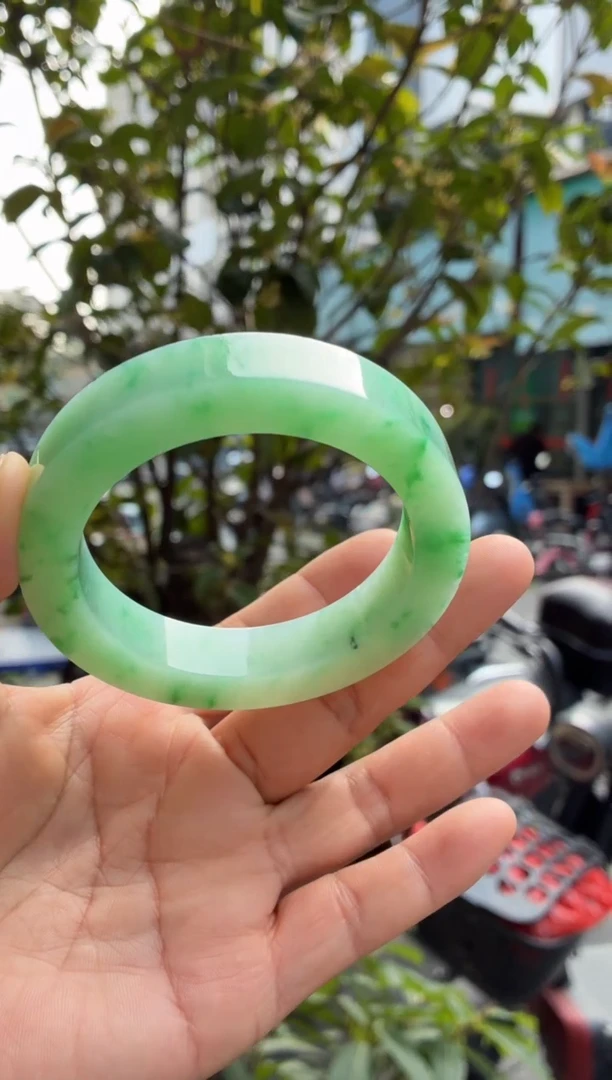 未镶嵌手镯定制定制翡翠参考价中大万