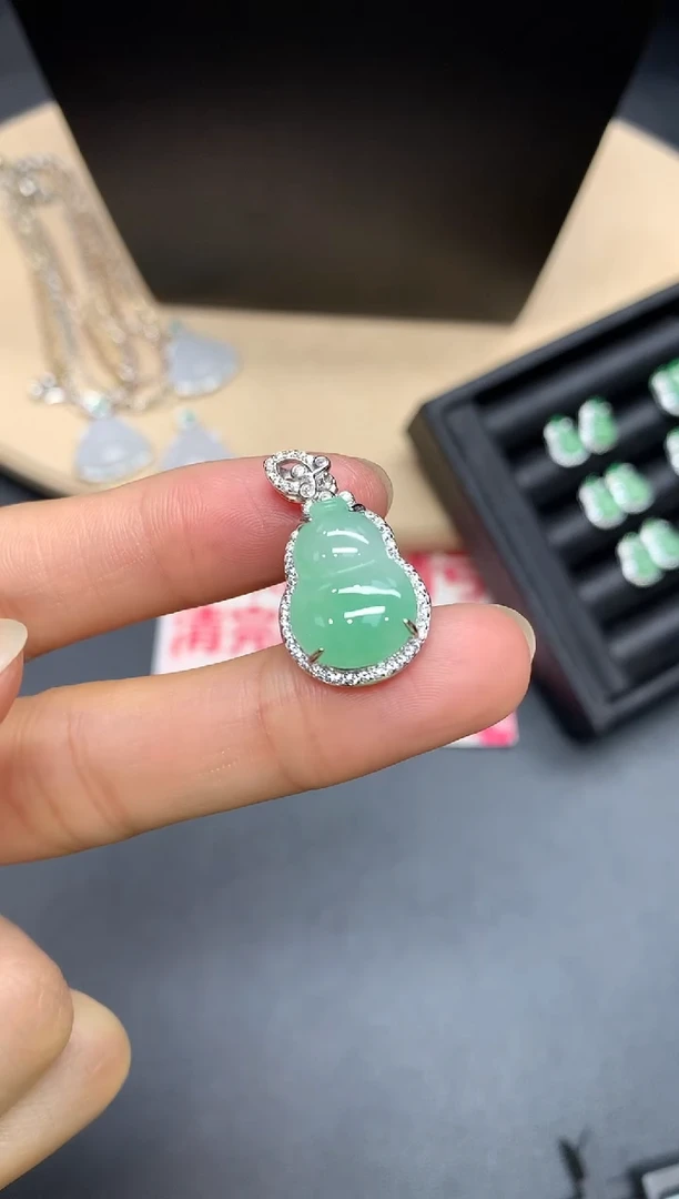 【闪购商品】翡翠吊坠(不含链)银S925镶嵌葫芦【多样性发其一】