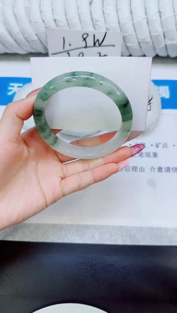 未镶嵌手镯石英质玉93/58.8
