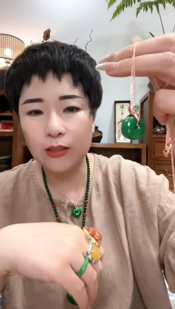 翡翠未镶嵌颈饰104