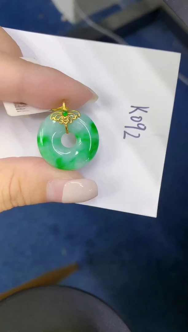 颈饰18K金镶嵌翡翠缅甸天然翡翠A货