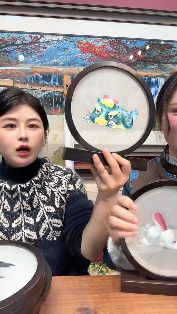 竖款非遗苏绣手工刺绣摆台