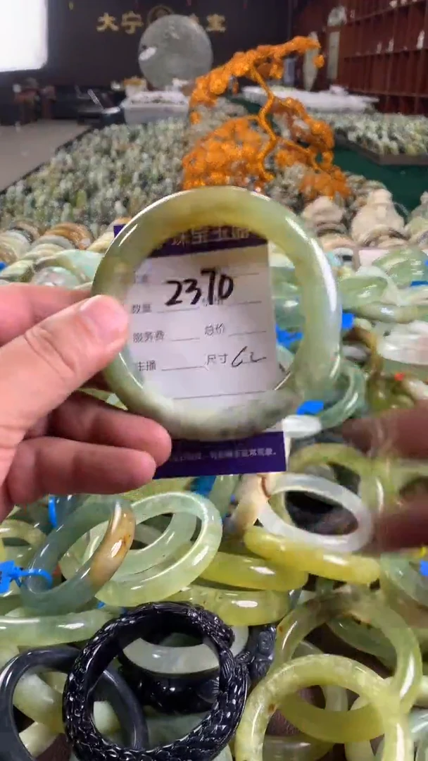 未镶嵌蛇纹石玉手镯2370
