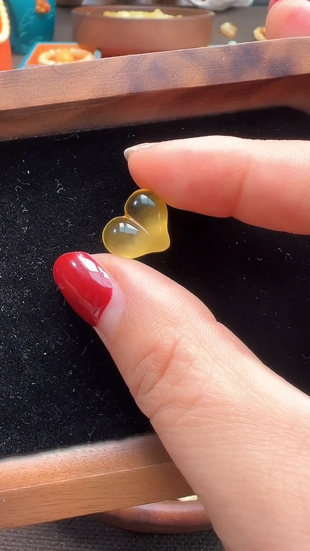 裸石琥珀未镶嵌精工屁祧12.5*15*7.6mm