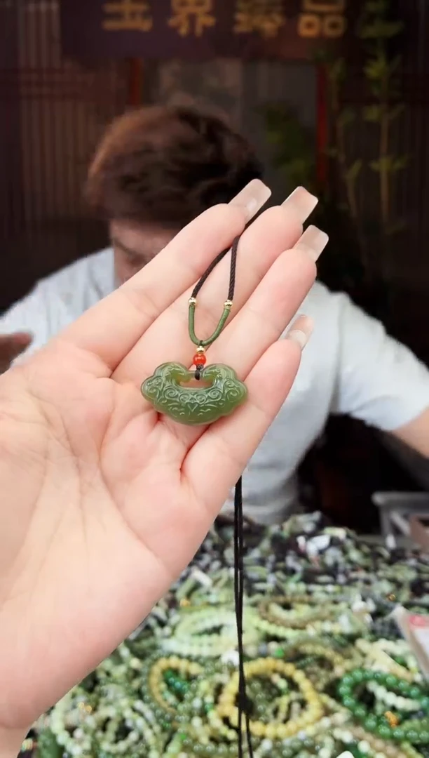 和田玉未镶嵌颈饰拍一发一