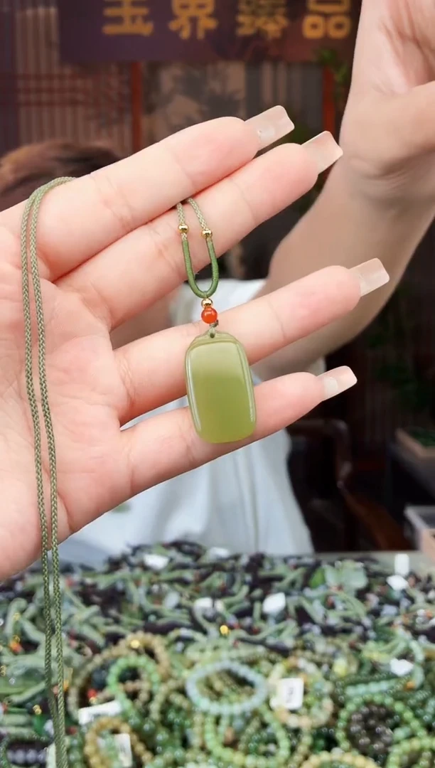 和田玉未镶嵌颈饰拍一发一