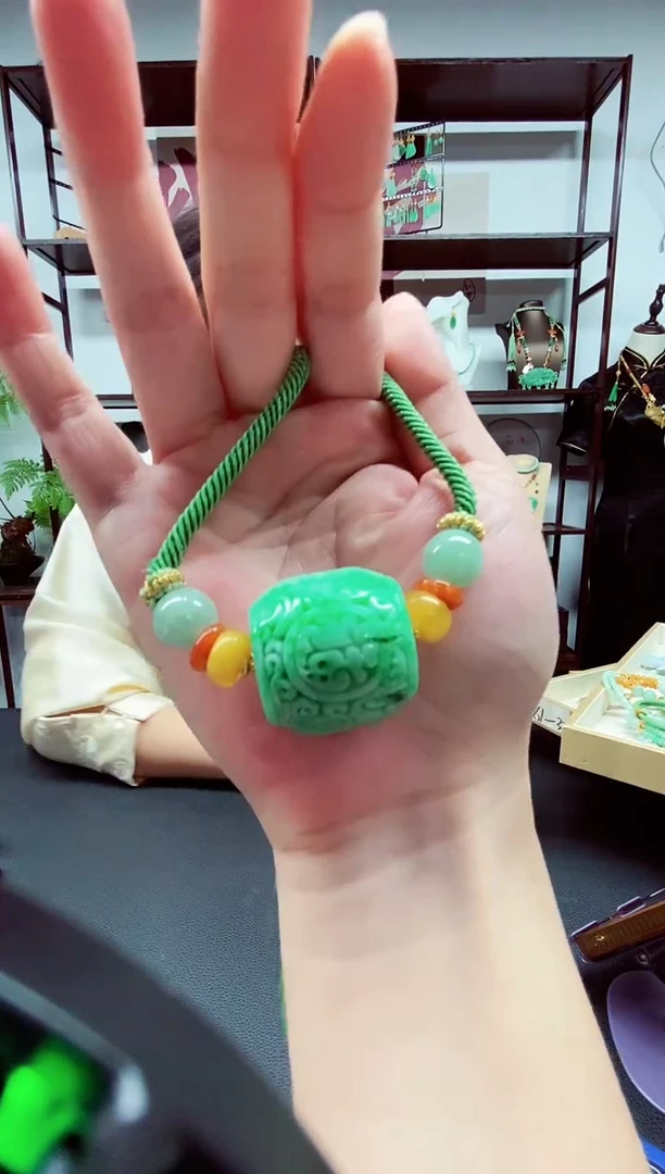 翡翠未镶嵌颈饰翡翠吊坠