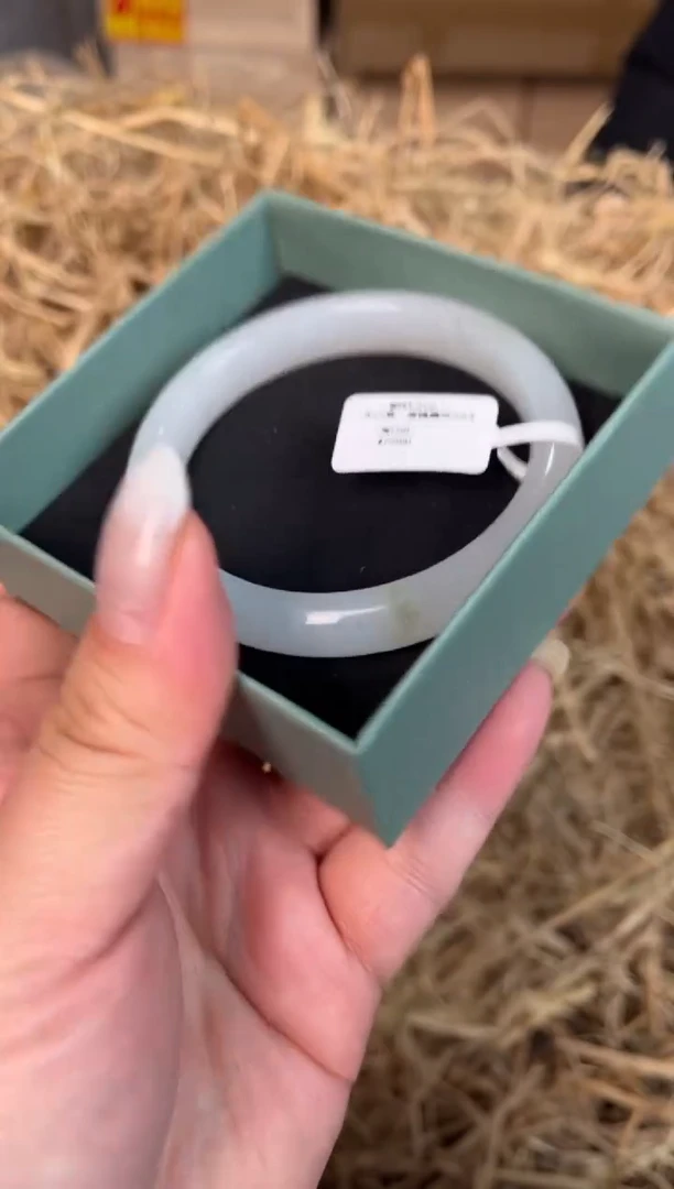 未镶嵌手镯石英质玉A-0163