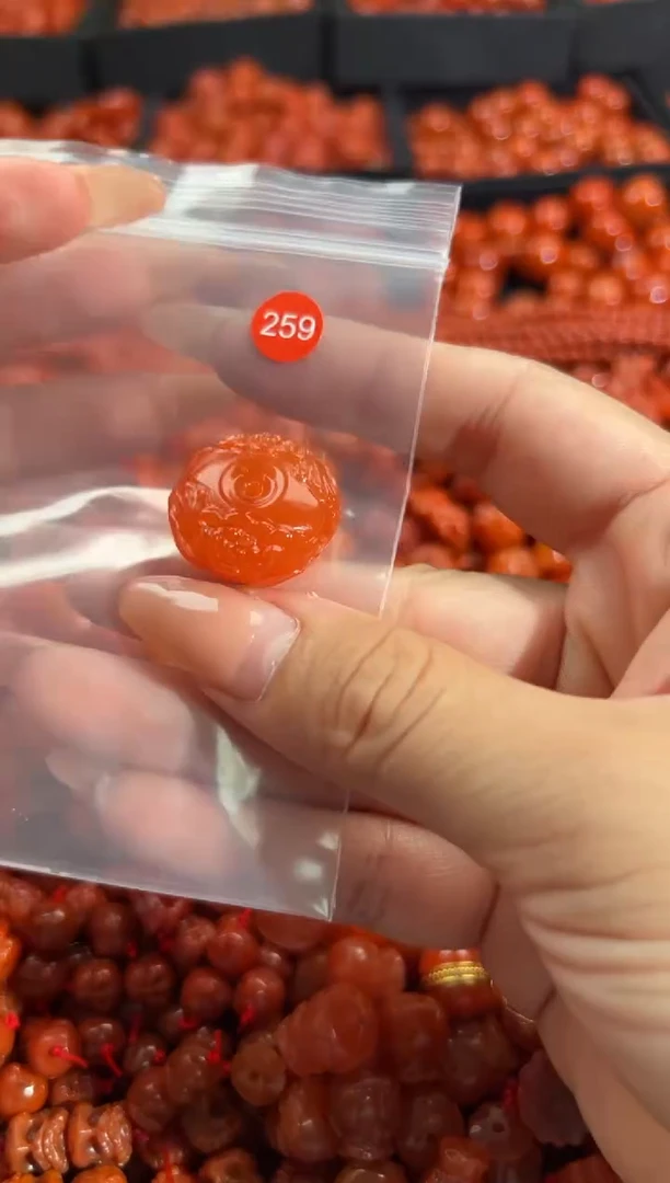 南红玛瑙未镶嵌颈饰1