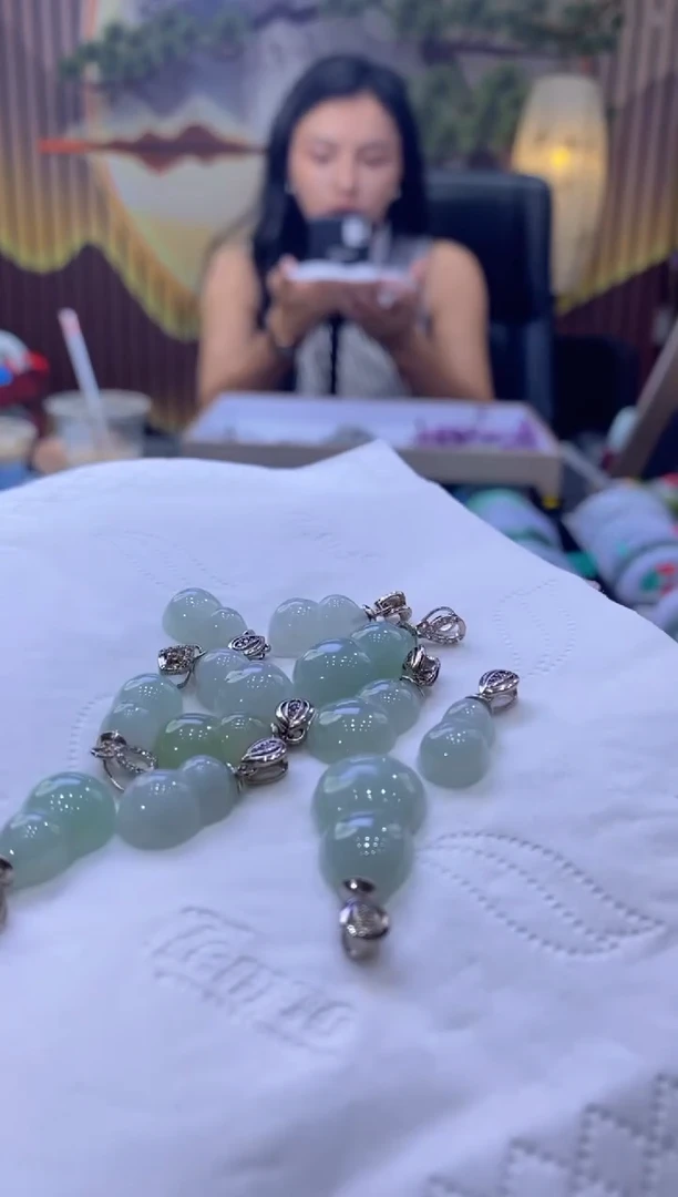 翡翠未镶嵌颈饰多样性仅发其一5428