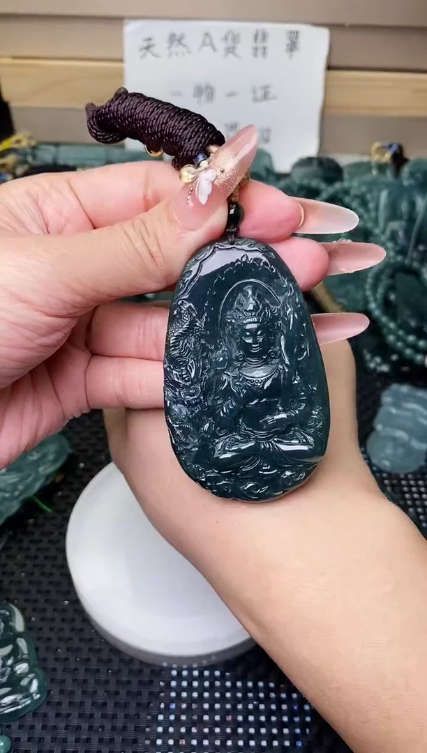 颈饰未镶嵌翡翠
