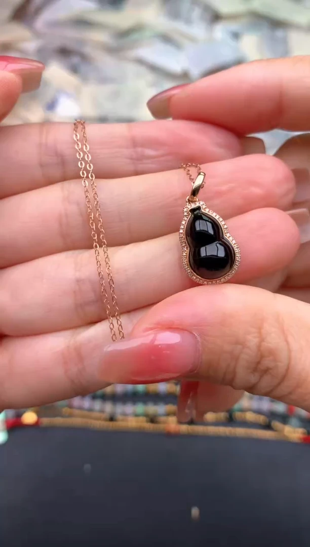 18K金镶嵌挂件翡翠一