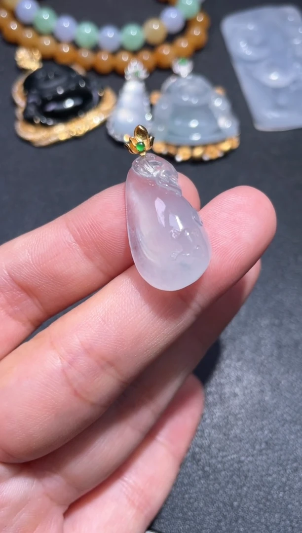 颈饰18K金镶嵌翡翠21