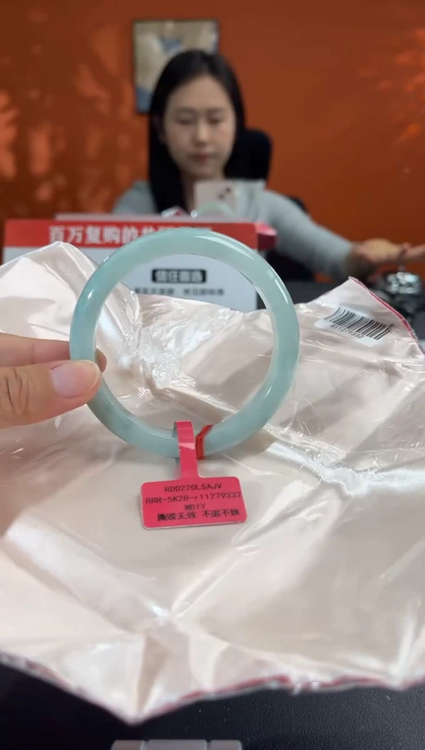 未镶嵌手镯翡翠4        圈口59.5