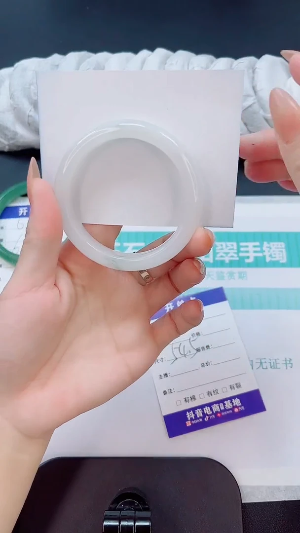 石英质玉手镯未镶嵌63/54.5