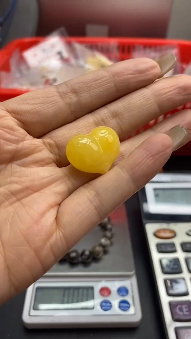 琥珀未镶嵌珠宝奇石842