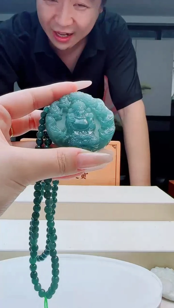 颈饰未镶嵌翡翠多样性发其中一