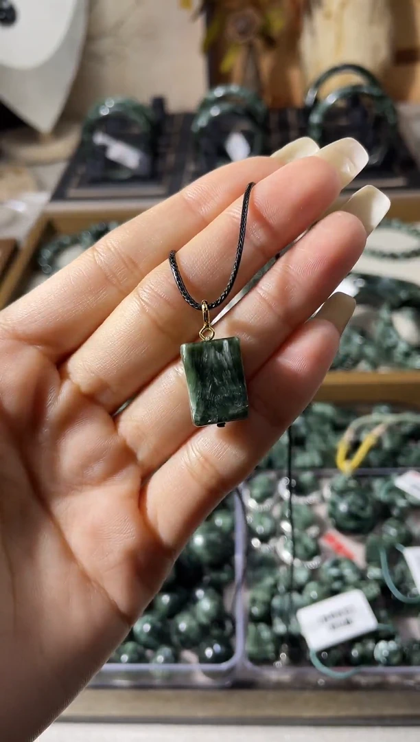 颈饰未镶嵌水晶小牌子