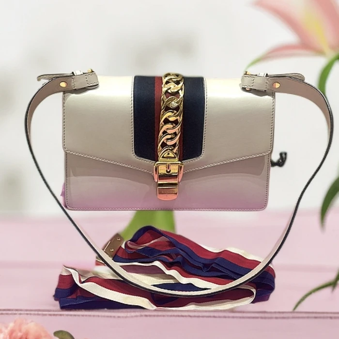 95新 GUCCI/古驰 中号塞尔维亚白色双肩带25000/尘/H00117