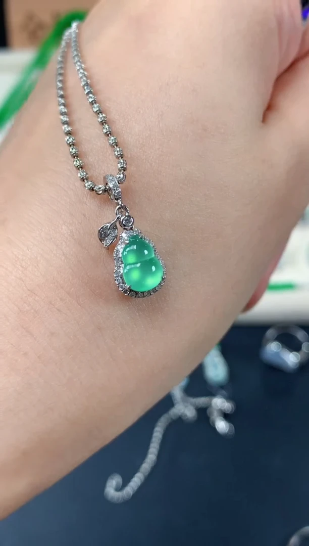 吊坠(不含链)18K金镶嵌翡翠A670|9800