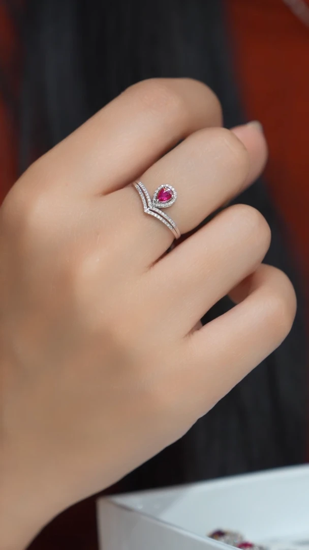 【闪购商品】红宝石18K金戒指18K金镶嵌皇冠款