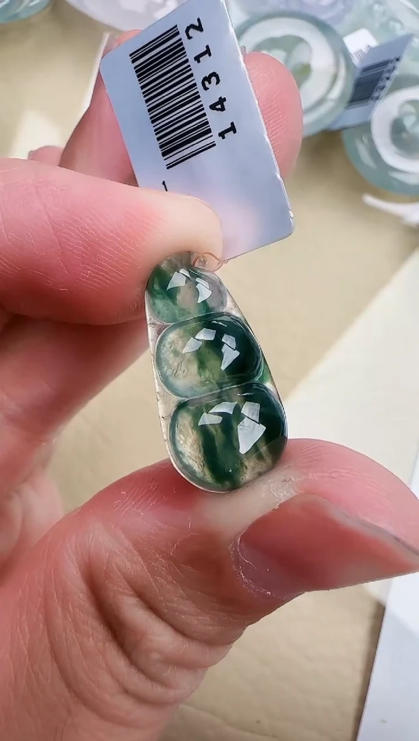 翡翠未镶嵌颈饰缅甸天然翡翠