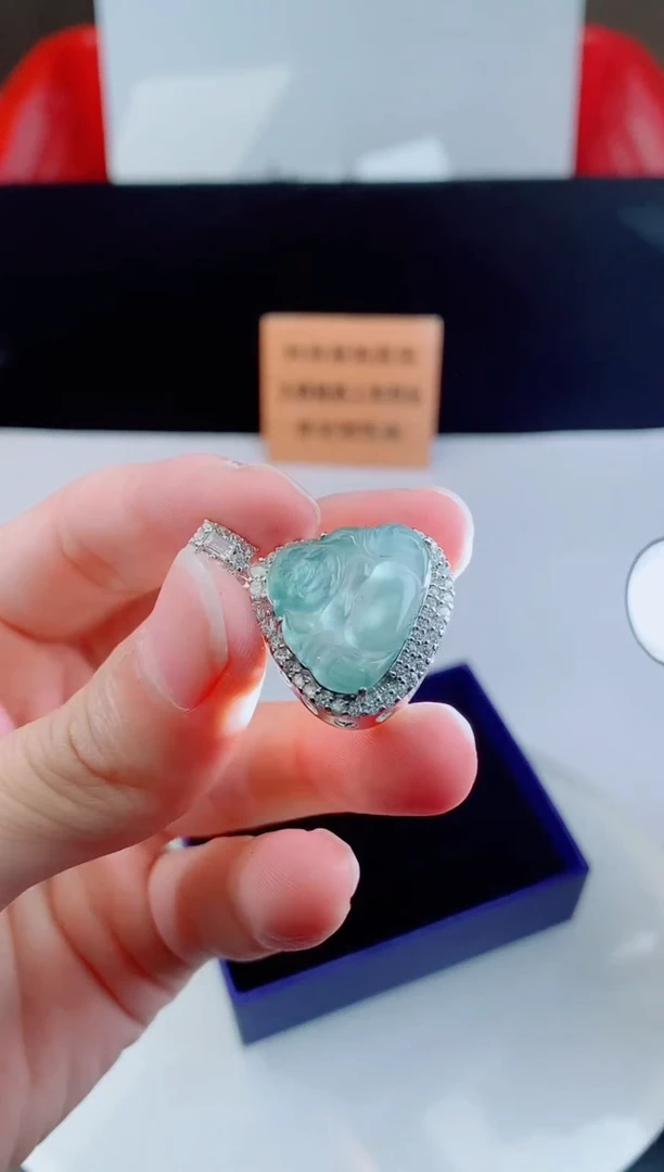 颈饰未镶嵌翡翠