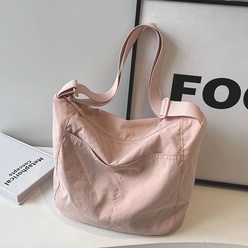 斜挎包女2025新款潮牌休闲单肩包大容量学生上课通勤轻便旅行背包