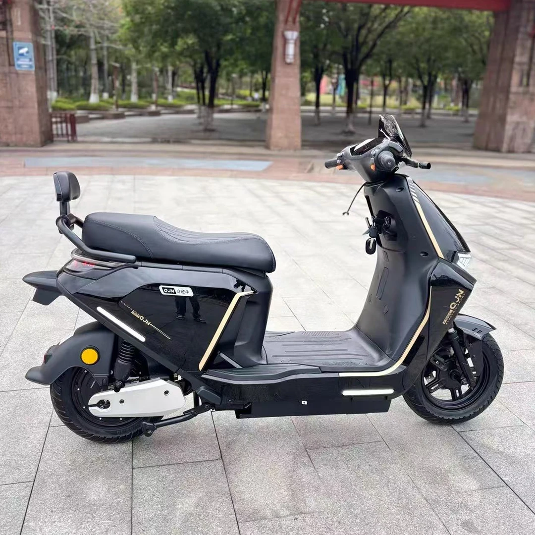 奇迹牛M95C电动车透镜高亮大灯多功能仪表10寸轮胎前后液压减震