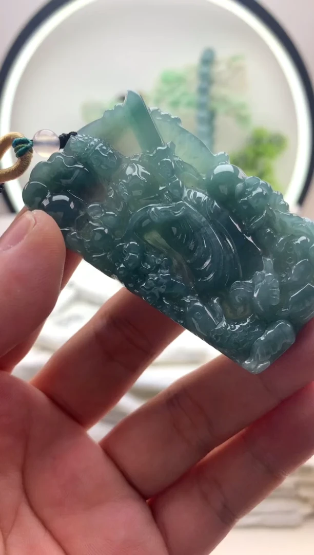 翡翠未镶嵌颈饰虚空藏