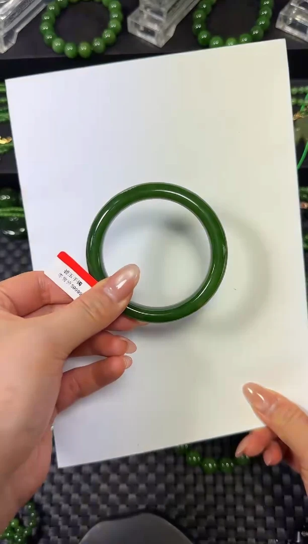 未镶嵌手镯和田玉（碧玉）L****莎53正阳绿手镯红皮老料
