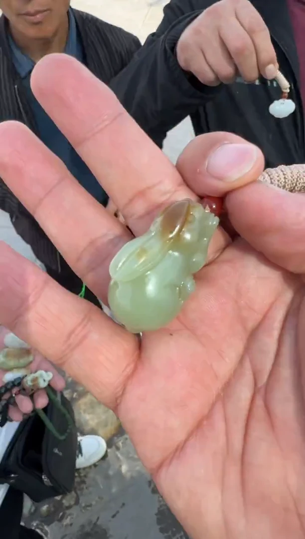 未镶嵌戒指和田玉（糖玉）和田玉