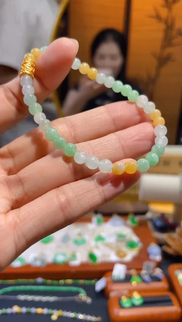 颈饰未镶嵌翡翠手串