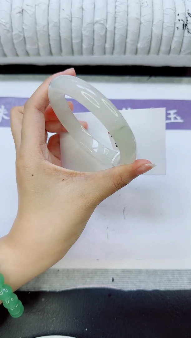 未镶嵌手镯石英质玉157/62.8